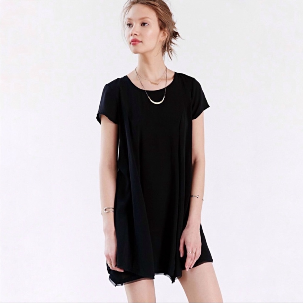 Urban Outfitters Silence + Noise Short Sleeve Little Black Swing Dress S…